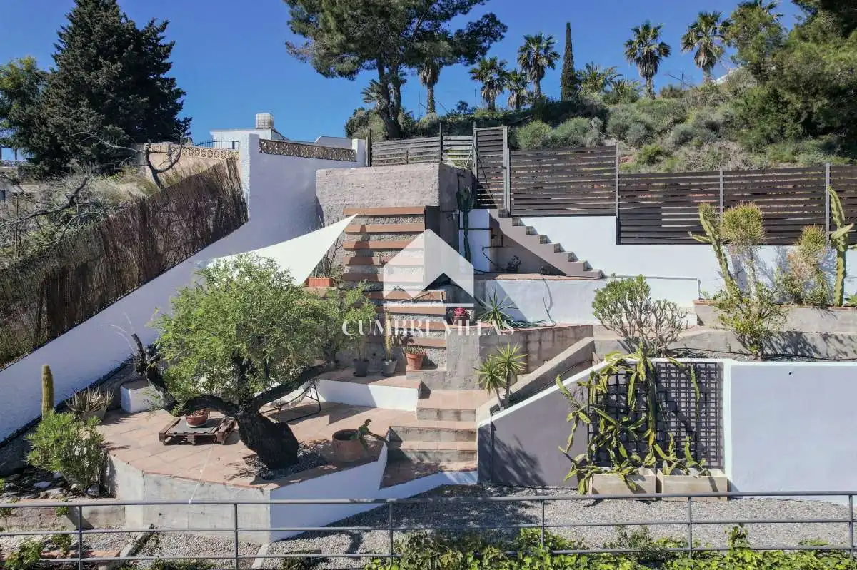 Vista exterior de Casa o xalet en venda en Almuñécar amb Terrassa, Traster i Moblat