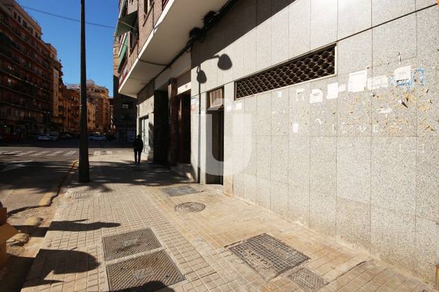Local comercial en Alquiler en La Petxina
