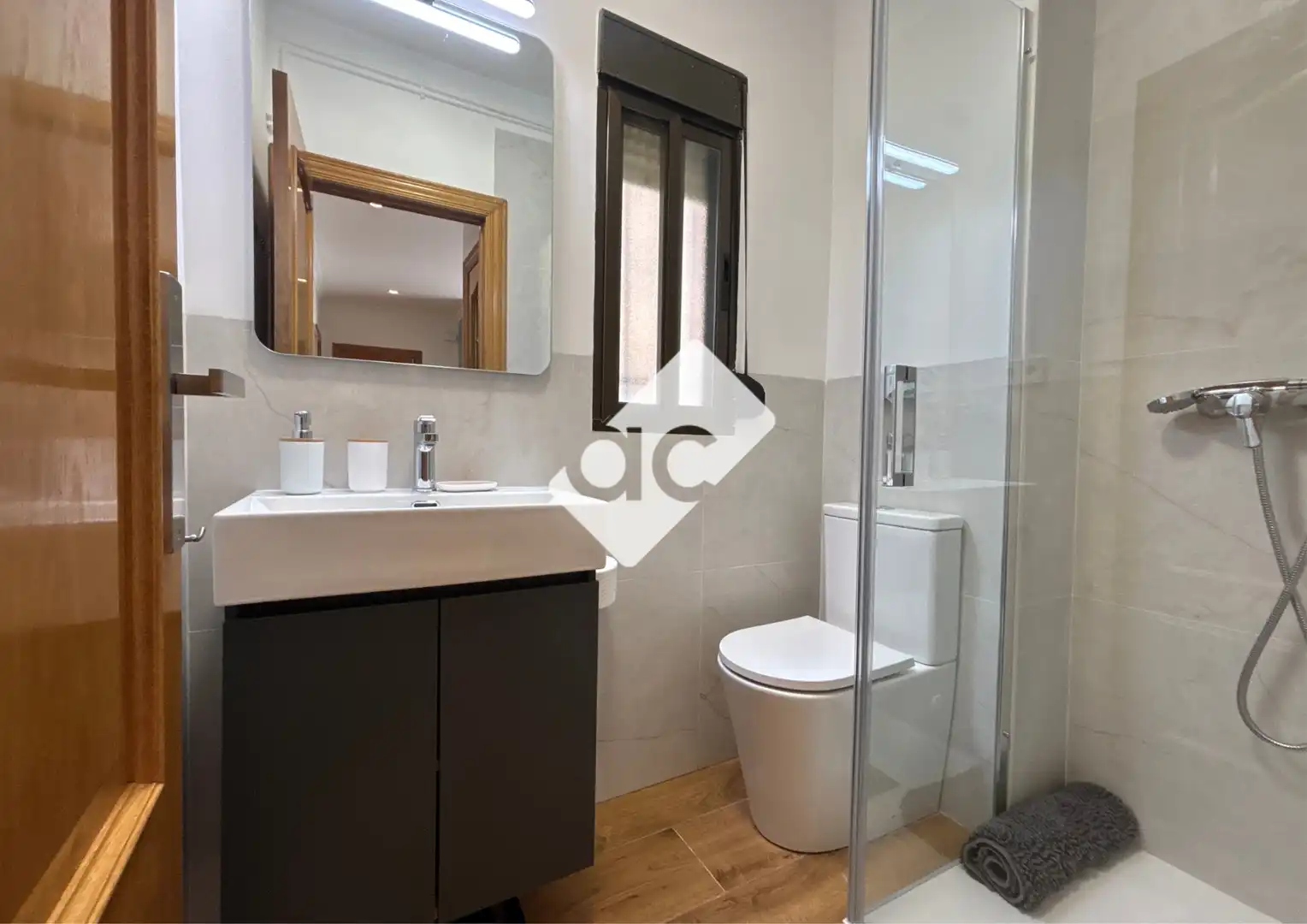 Baño de Apartamento de alquiler en Valencia con Aire acondicionado, Calefacción y Parquet