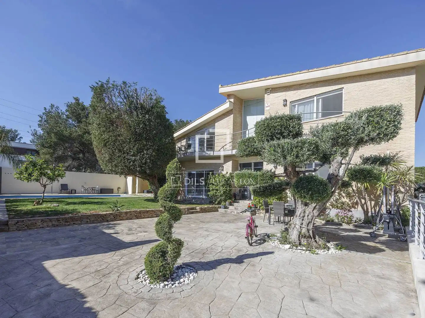 Vista exterior de Casa o xalet en venda en Bétera amb Aire condicionat, Calefacció i Jardí privat