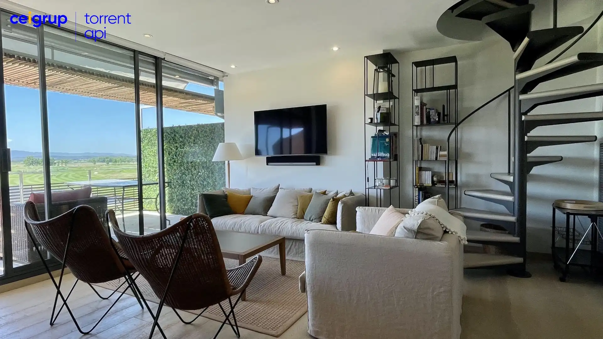 Sala d'estar de Dúplex en venda en Gualta amb Aire condicionat, Terrassa i Traster