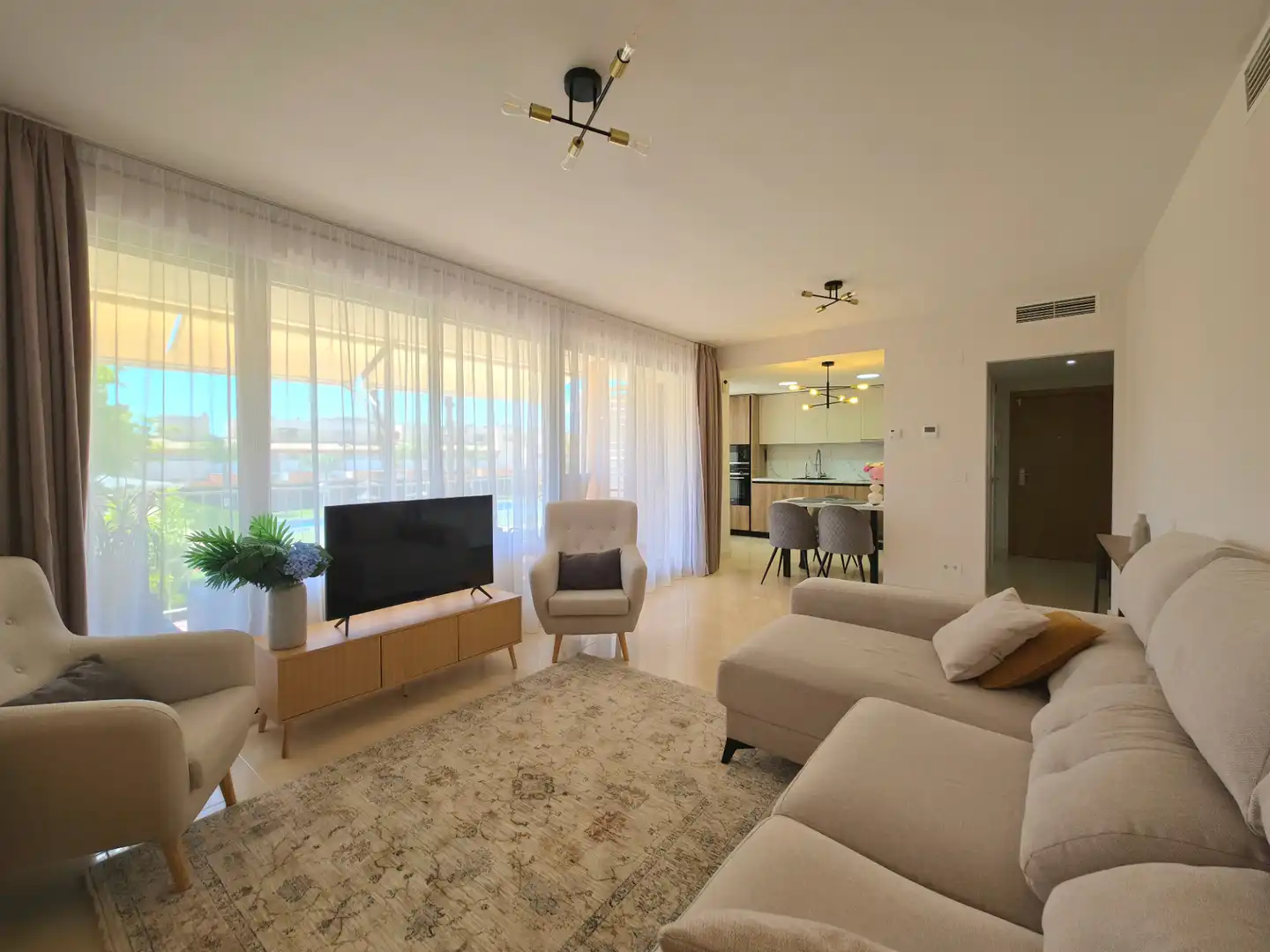 Piso con piscina en venta en Avenida Conrado Albaladejo 35, imagen 4