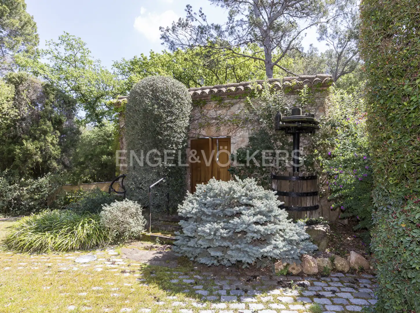 Exterior view of Buildings for sale in Gelida