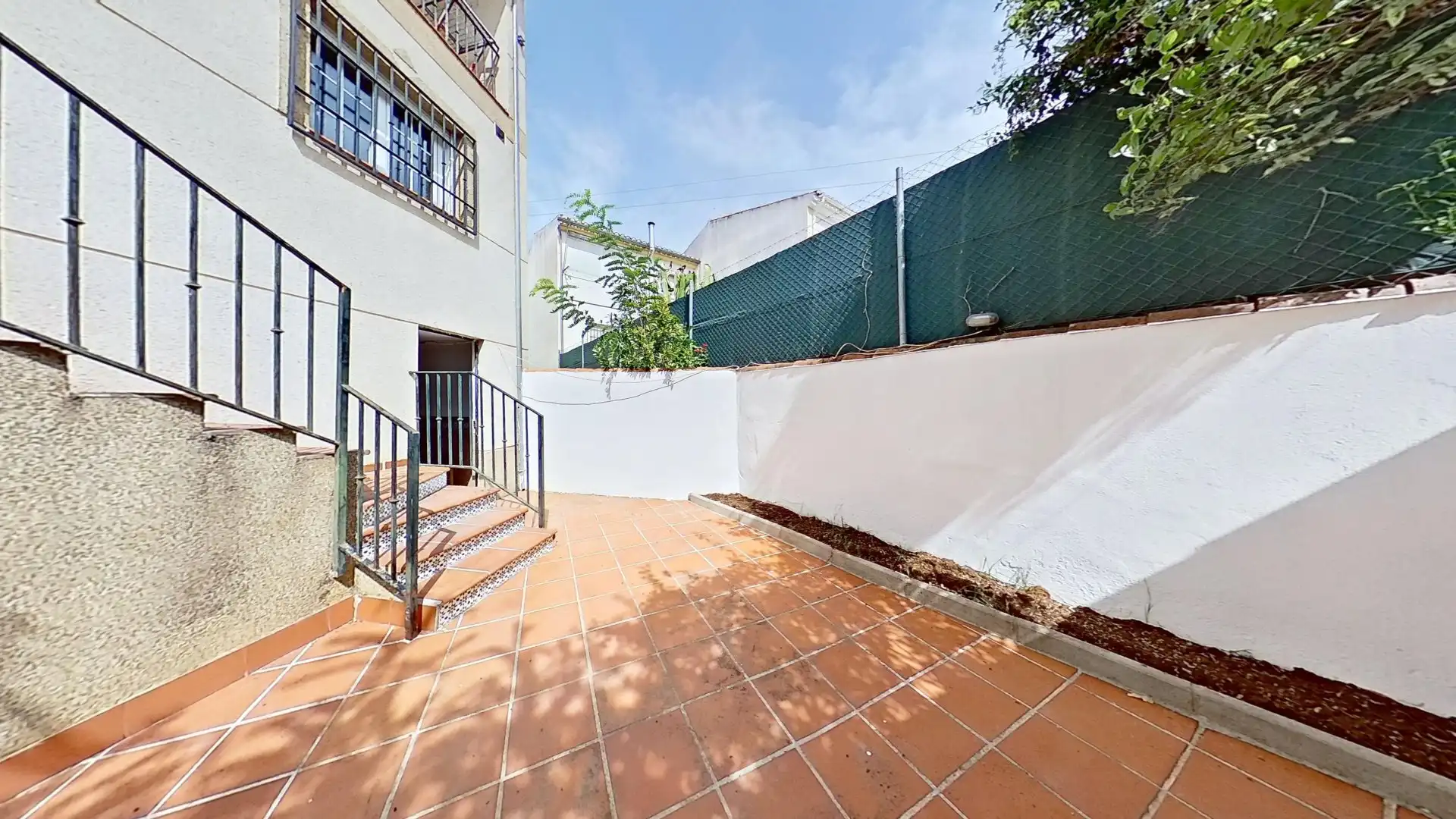 Vista exterior de Casa adosada en venta en Las Gabias con Aire acondicionado, Calefacción y Terraza