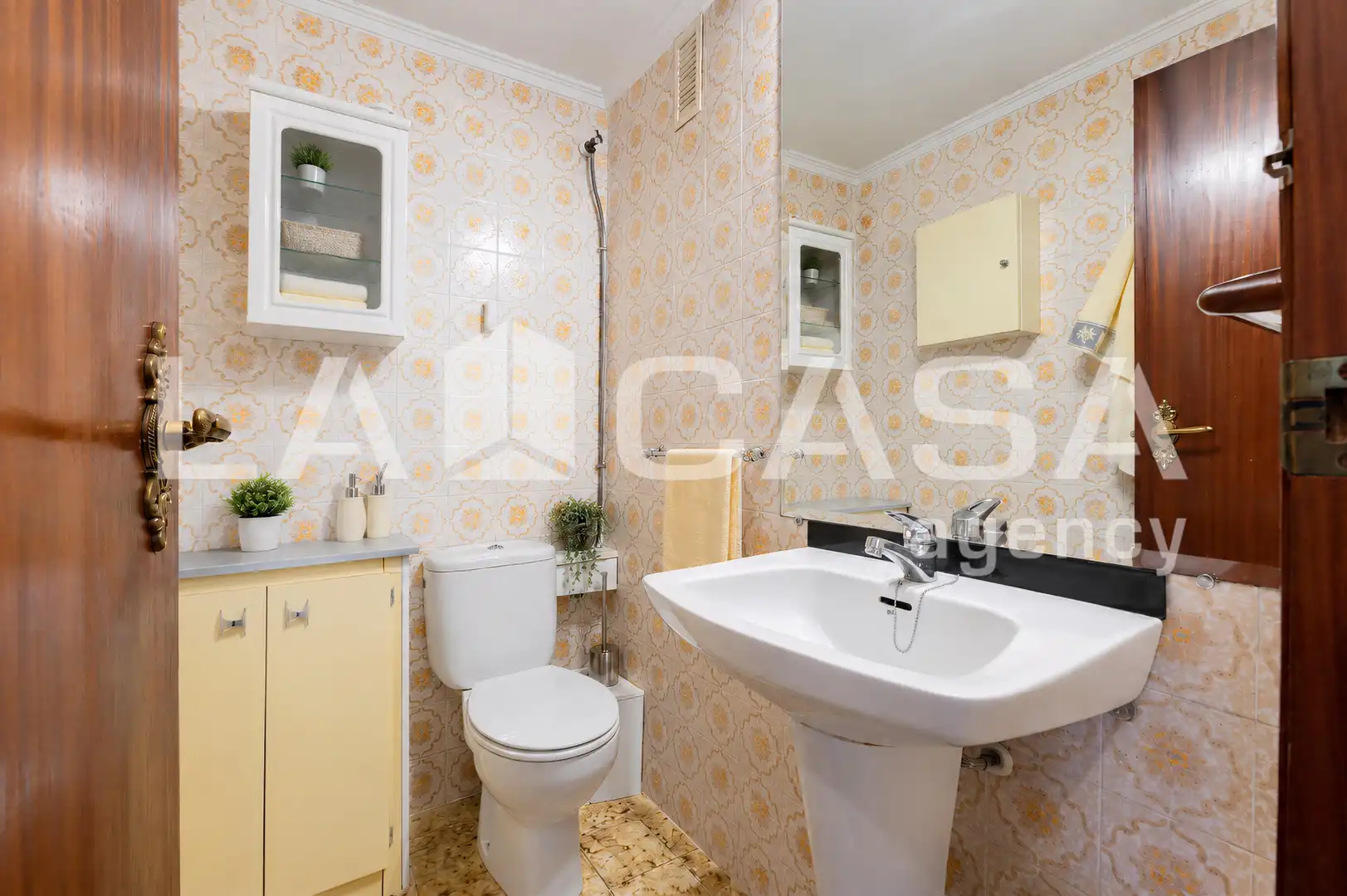 Baño de Piso en venta en Valencia con Calefacción y Balcón