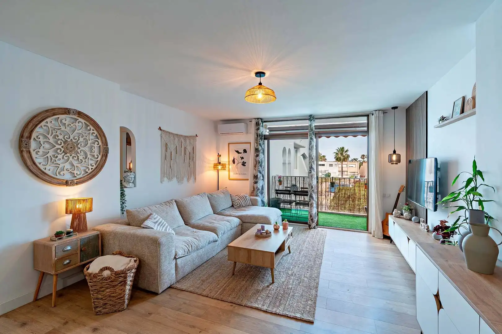 Sala de estar de Piso en venta en Roquetas de Mar con Aire acondicionado, Jardín privado y Terraza