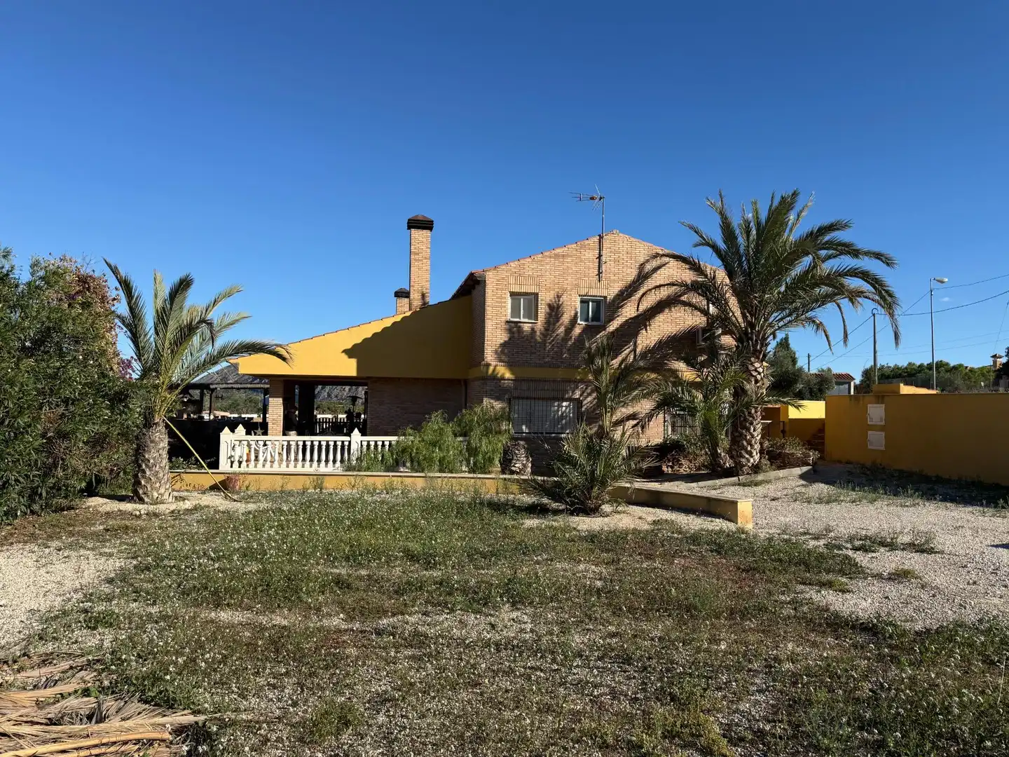 Vista exterior de Casa o chalet en venta en Alicante / Alacant con Jardín privado y Piscina comunitaria