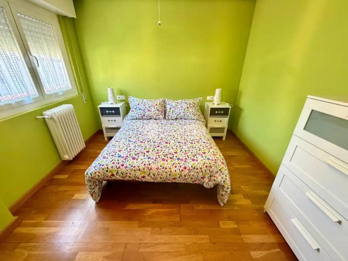 Habitación de Piso de alquiler en León Capital  con Aire acondicionado y Calefacción