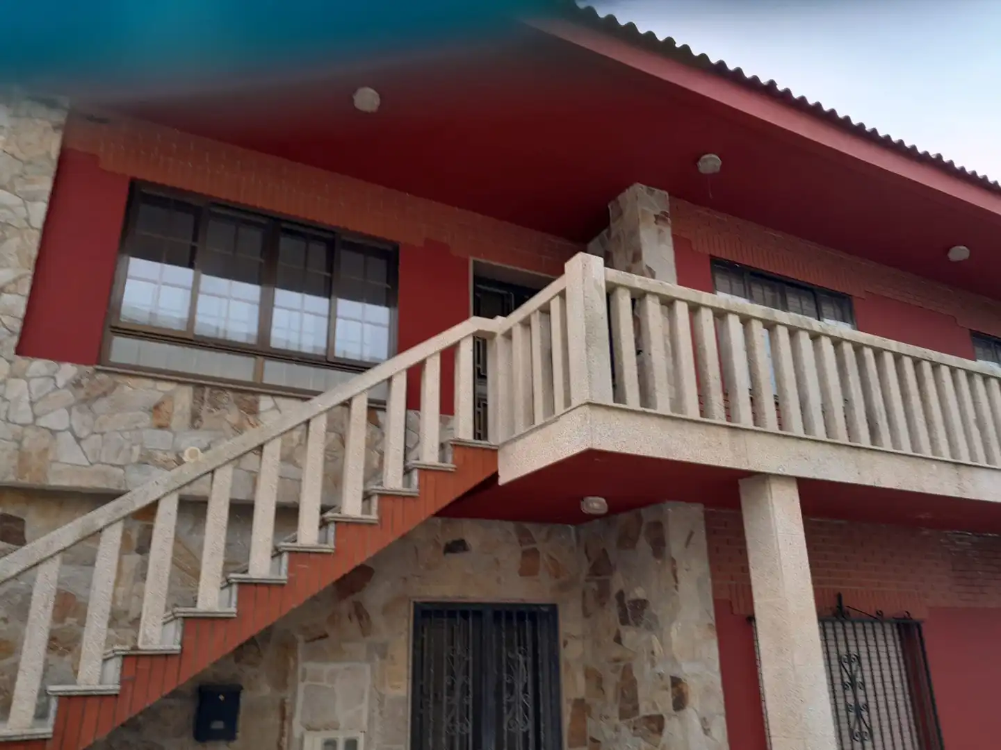 Vista exterior de Casa o xalet en venda en Ribeira amb Calefacció, Jardí privat i Parquet