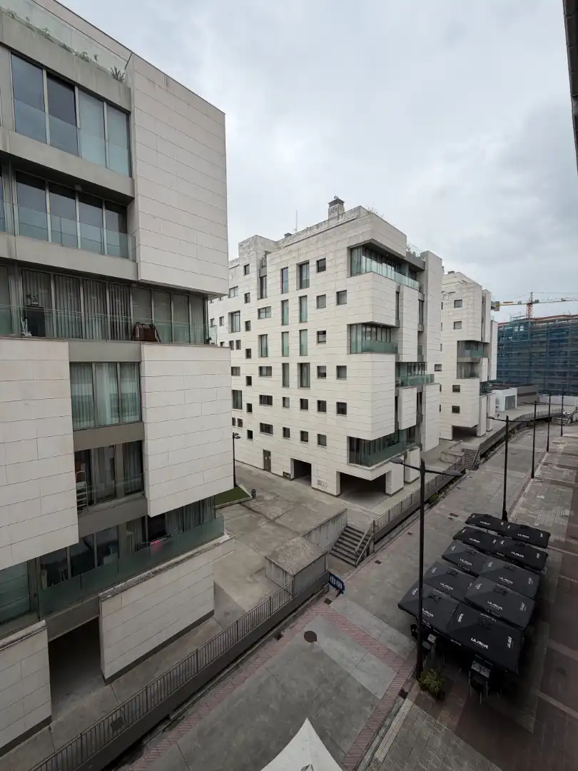 Außenansicht von Wohnung zur Miete in Oviedo  mit Heizung, Parkett und Abstellraum
