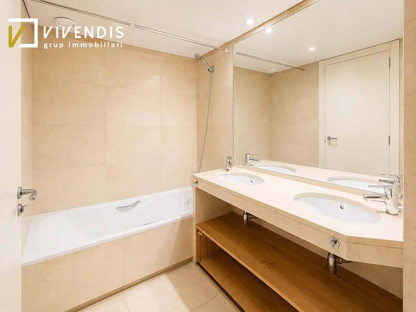 Badezimmer von Wohnung zum Verkauf in Lleida mit Klimaanlage, Heizung und Privatgarten