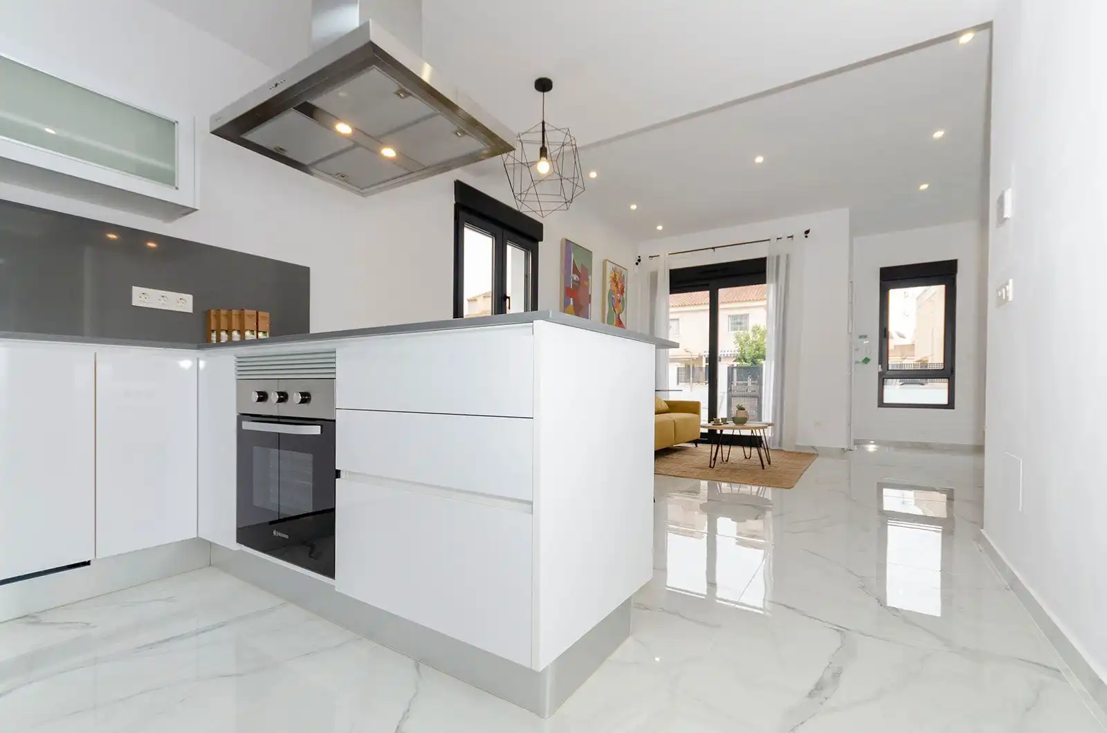 Cocina de Casa o chalet en venta en Torrevieja con Aire acondicionado, Jardín privado y Terraza