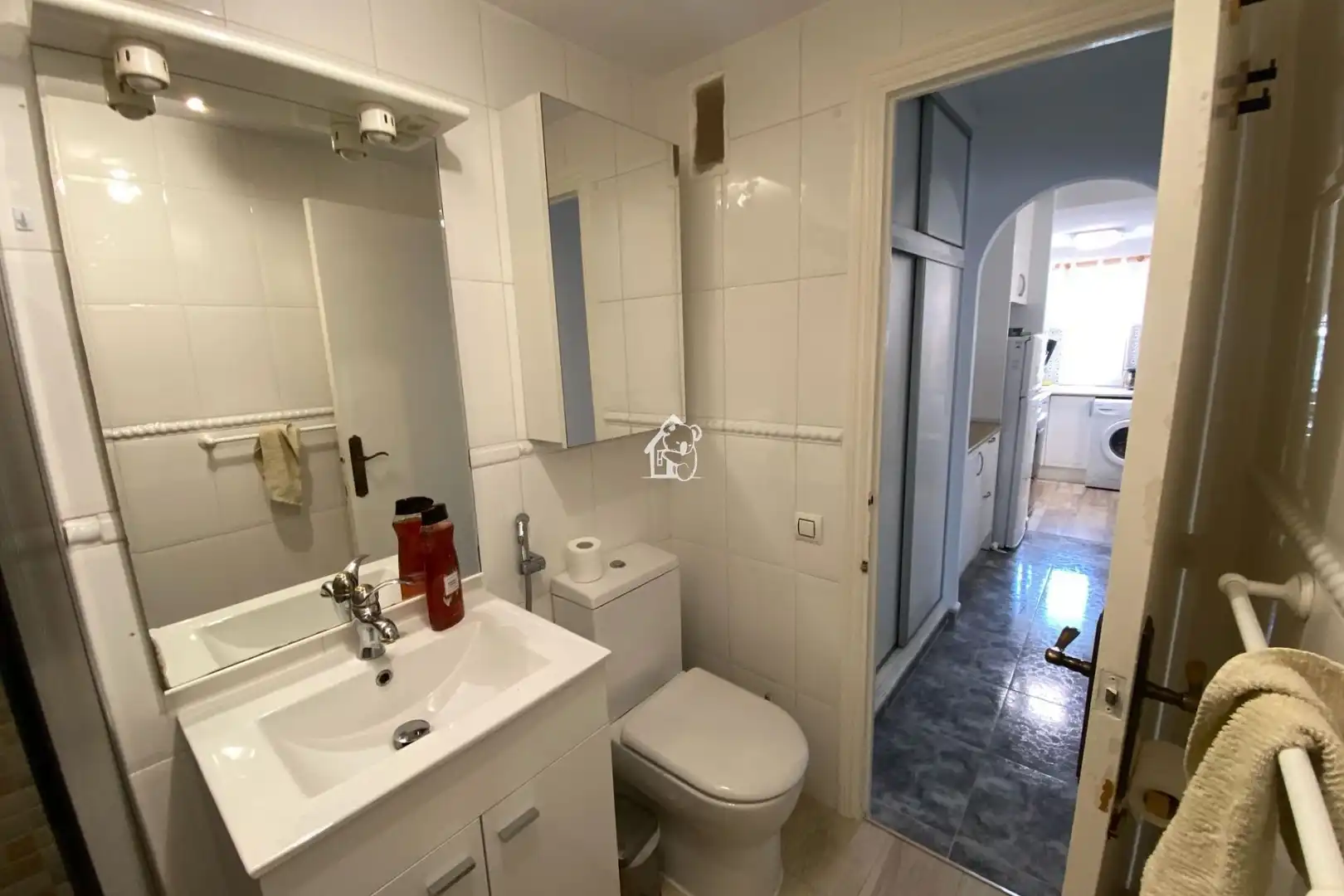 Bathroom of Flat for rent in Torrevieja  with Terrace, Swimming Pool and Furnished