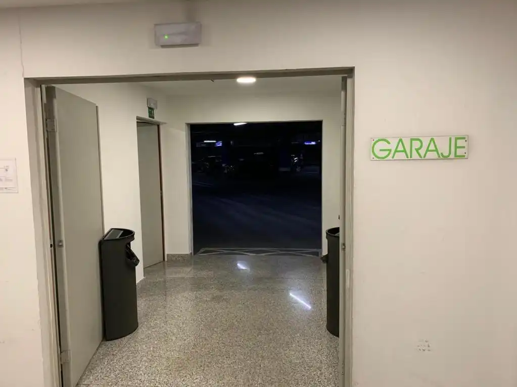 Aparcament amb ascensor en venda a c/ diego martinez barrio, imagen 20