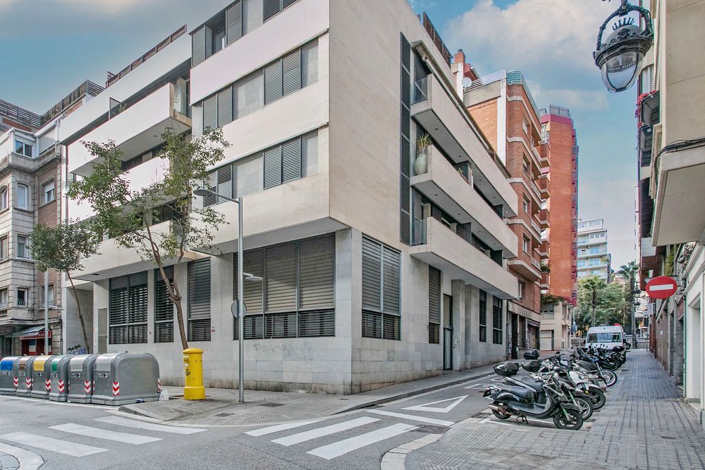 Außenansicht von Wohnung zum Verkauf in  Barcelona Capital mit Gemeinschaftspool