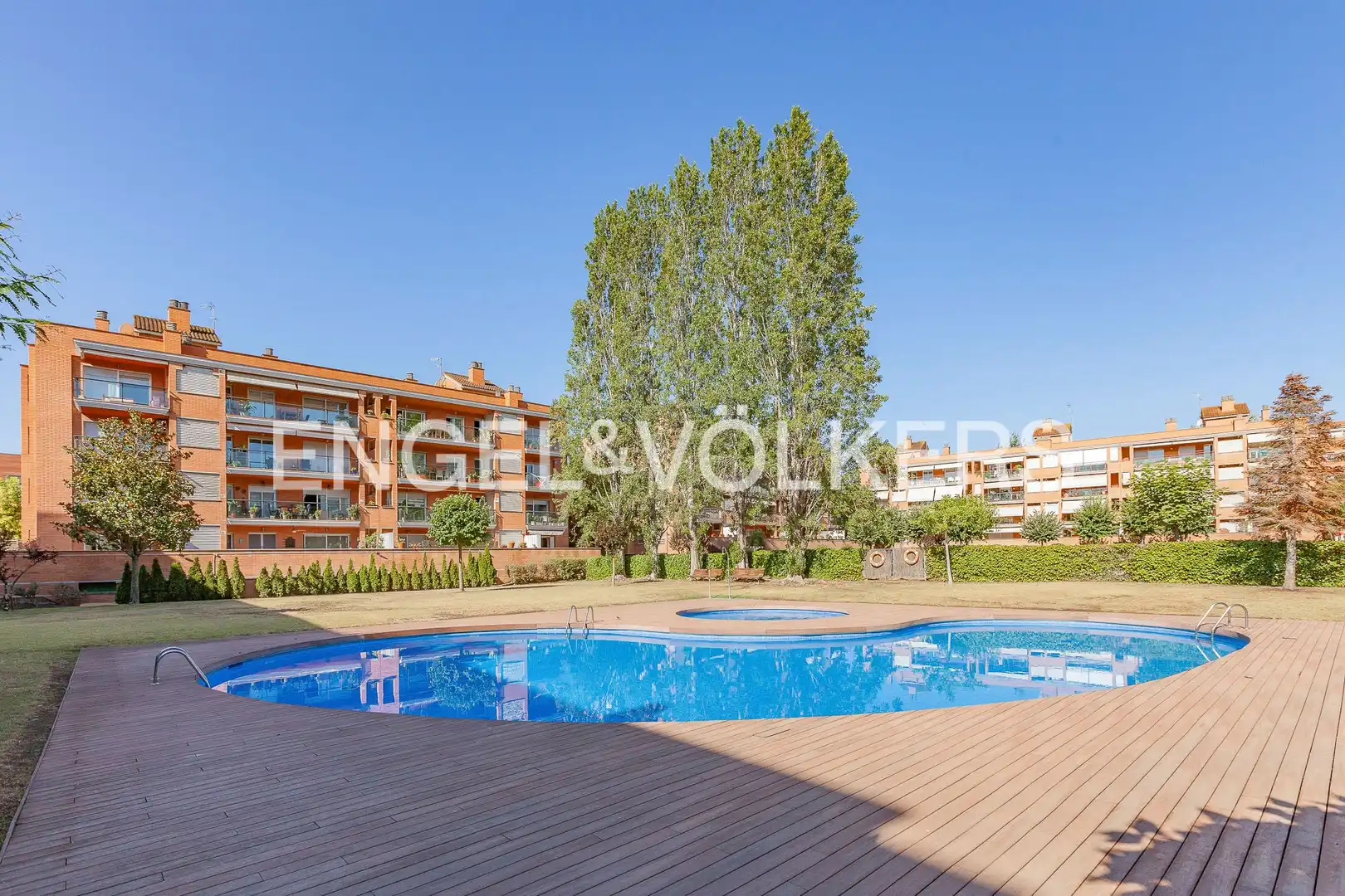 Piscina de Pis de lloguer en Sant Cugat del Vallès amb Calefacció, Jardí privat i Parquet