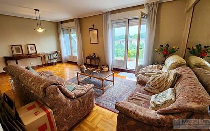 Sala d'estar de Pis en venda en Donostia - San Sebastián  amb Terrassa