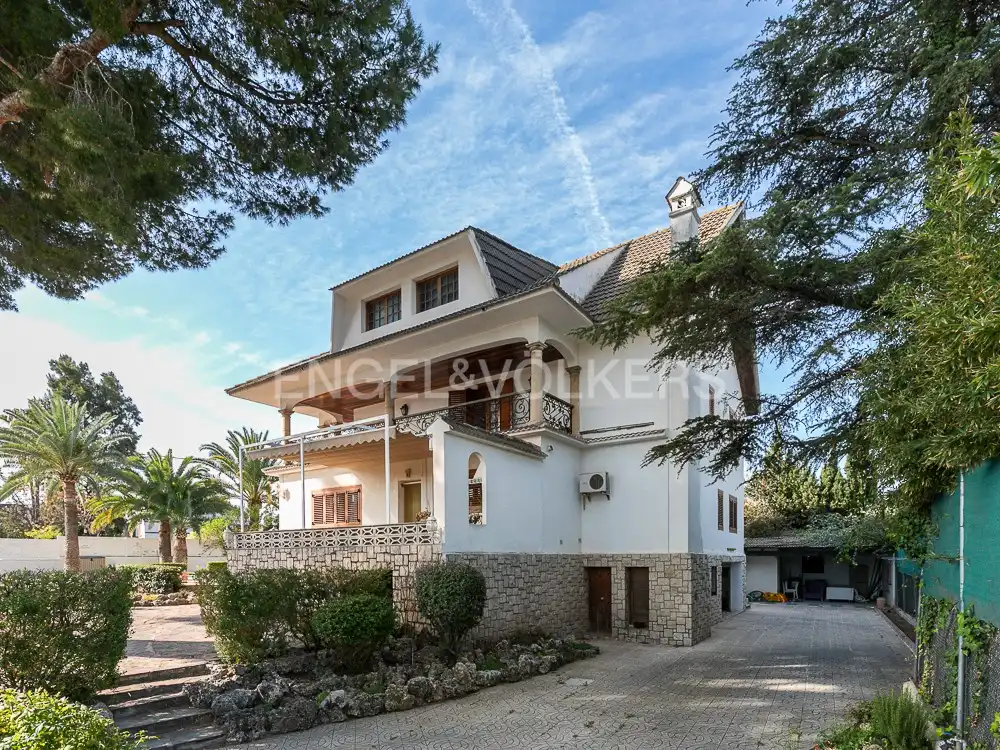 Vista exterior de Casa o chalet en venta en Paterna con Calefacción, Jardín privado y Parquet