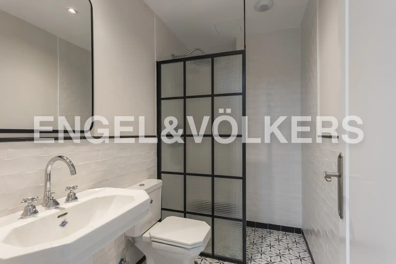 Badezimmer von Dachboden zum Verkauf in Madrid mit Klimaanlage, Heizung und Parkett