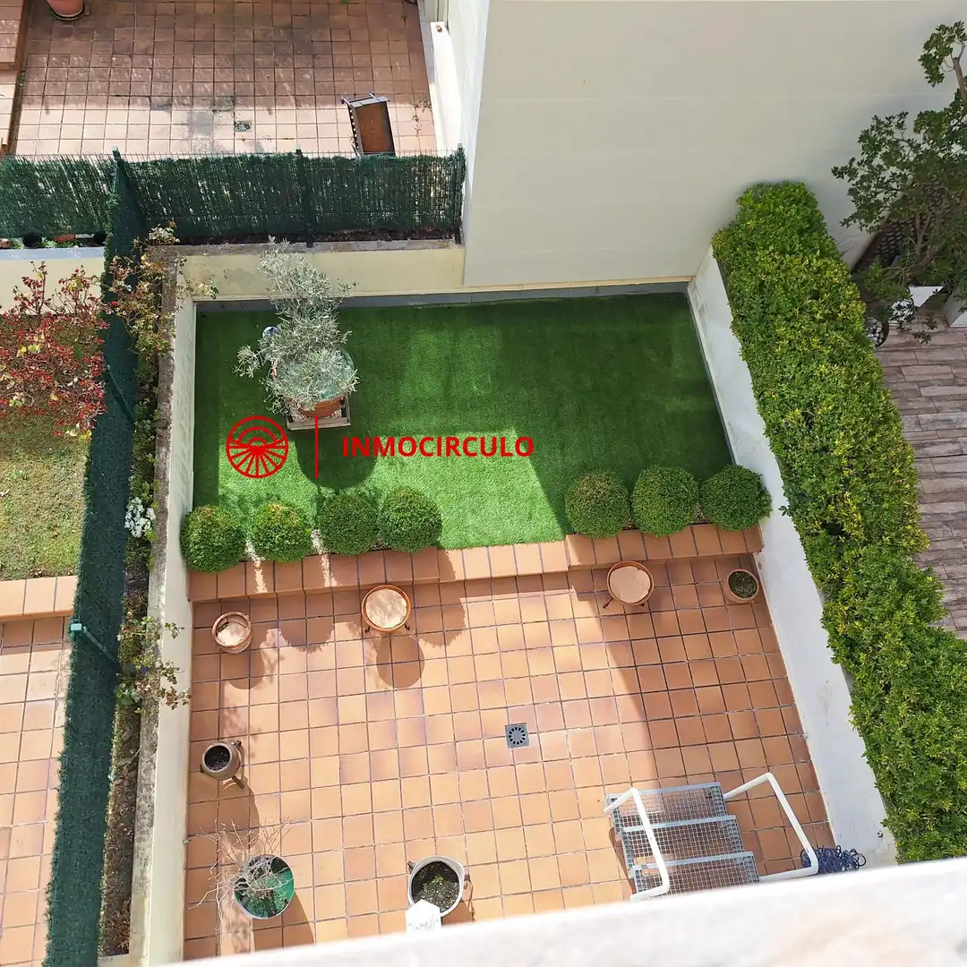 Terrassa de Casa adosada en venda en Burgos amb Jardí privat, Terrassa i Traster