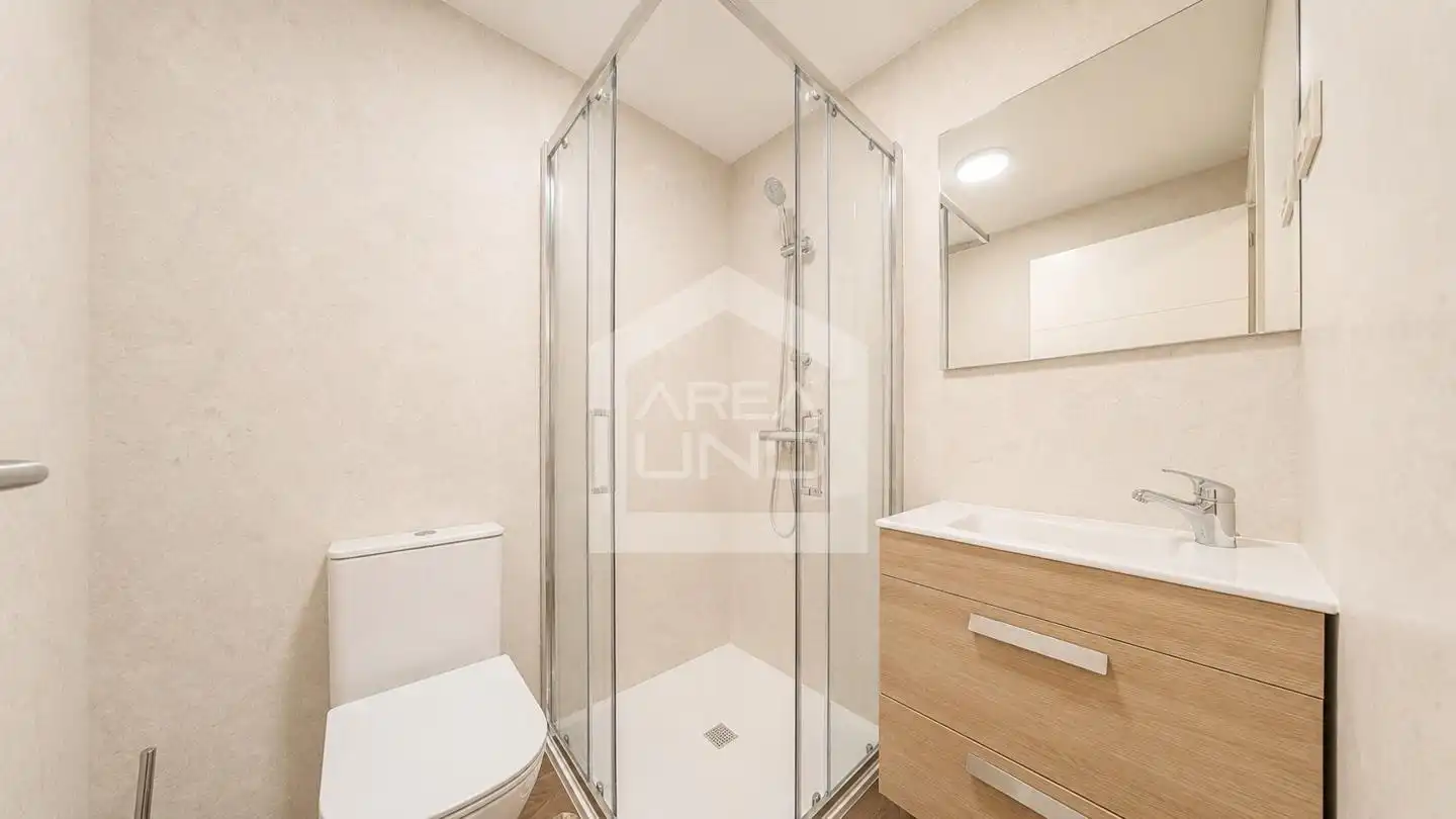 Badezimmer von Wohnung zur Miete in Alcorcón mit Klimaanlage, Heizung und Gemeinschaftspool
