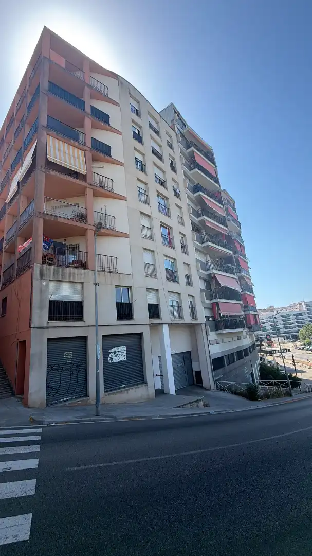 Außenansicht von Wohnung zum Verkauf in Mataró mit Parkett, Terrasse und Balkon