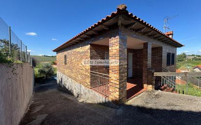 Vista exterior de Casa o xalet en venda en El Casar de Escalona amb Calefacció i Jardí privat