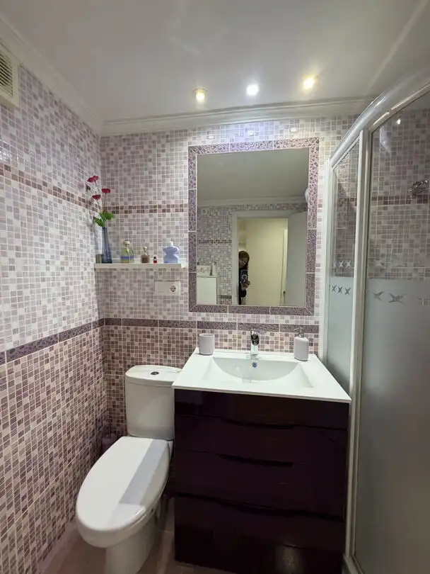 Bathroom of Flat for sale in Sevilla  with Air Conditioner and Heating
