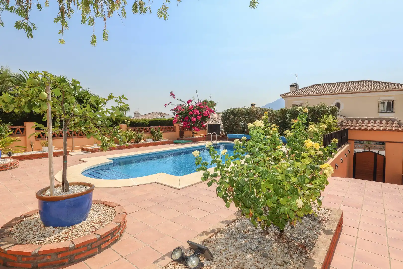 Garden of Houses for sale in Coín