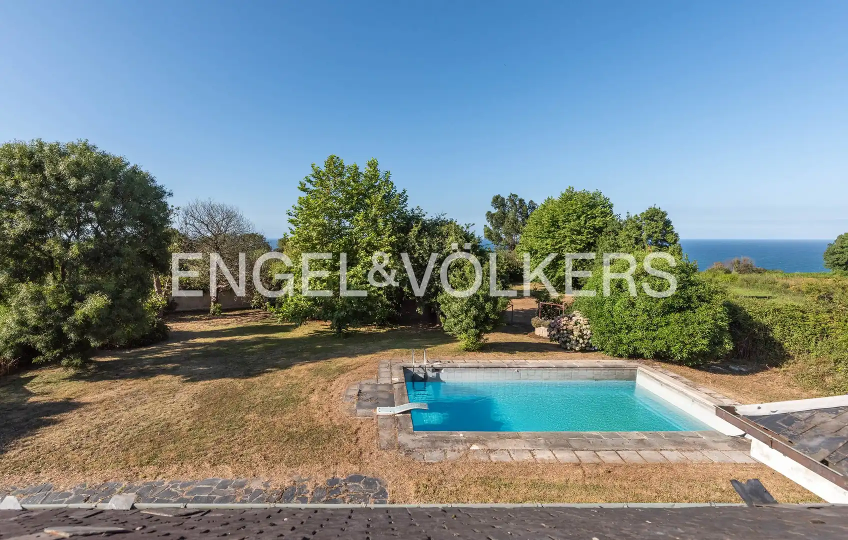 Piscina de Casa o xalet en venda en Gijón  amb Calefacció, Jardí privat i Piscina