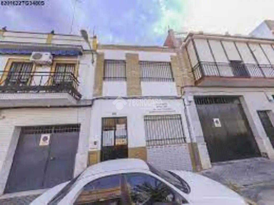 Vista exterior de Casa adosada en venda en Sevilla