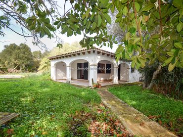 Casa rústica amb jardí en venda a Cala d'en Bosch - Serpentona