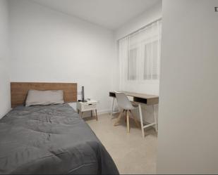 Dormitori de Apartament per a compartir en Castellón de la Plana / Castelló de la Plana amb Moblat, Forn i Microones