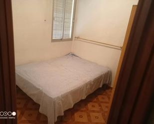 Bedroom of Flat to share in  Valencia Capital  with Washing machine