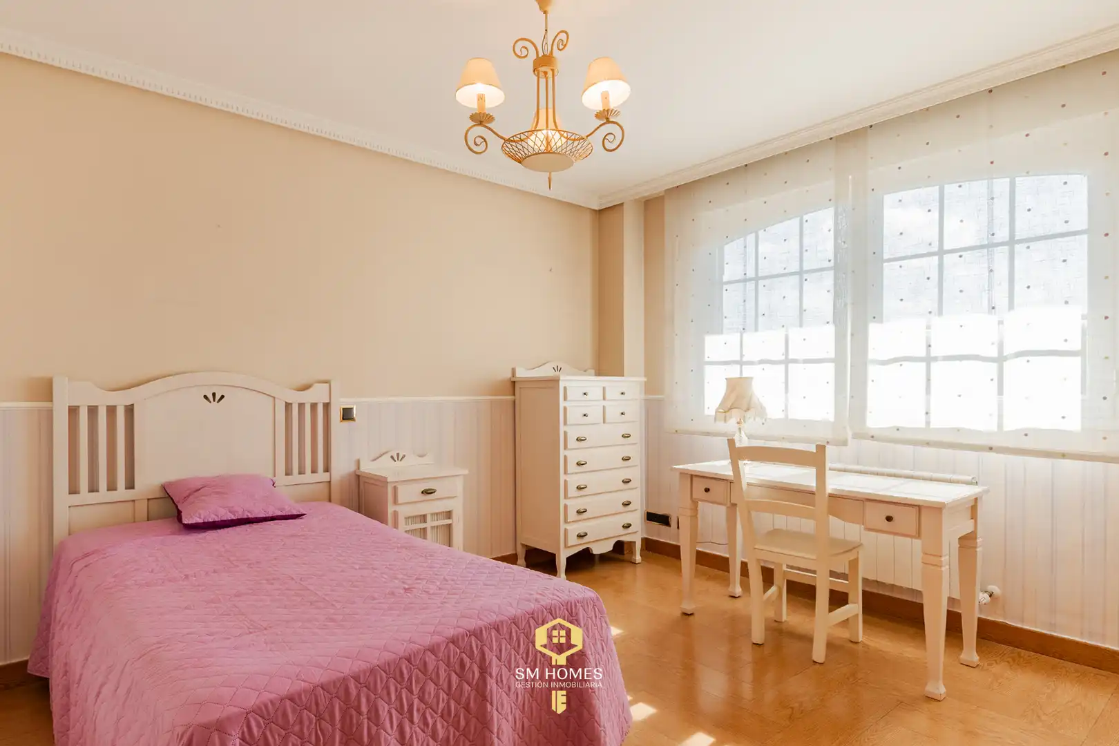 Habitación de Casa adosada en venta en Coslada con Calefacción, Jardín privado y Terraza