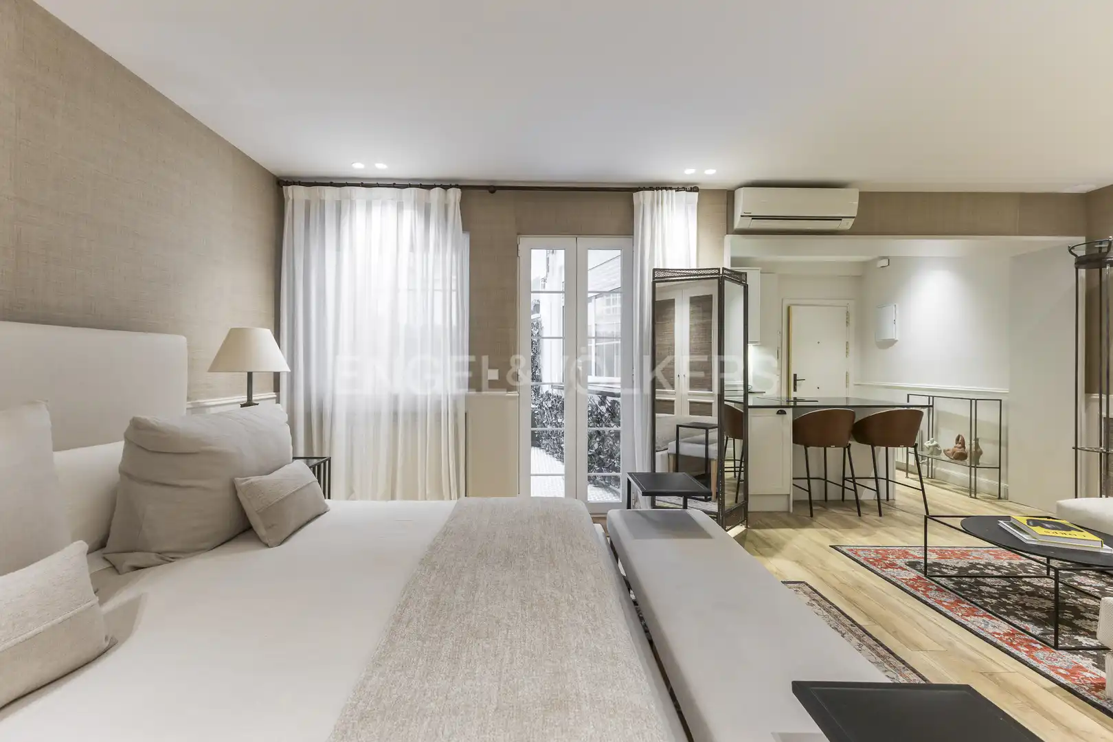 Bedroom of Flat for rent in Madrid  with Air Conditioner, Heating and Terrace