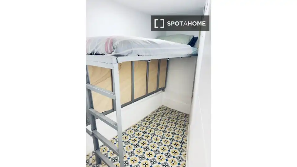Dormitori de Estudi per a compartir en Barcelona amb Aire condicionat, Terrassa i Moblat