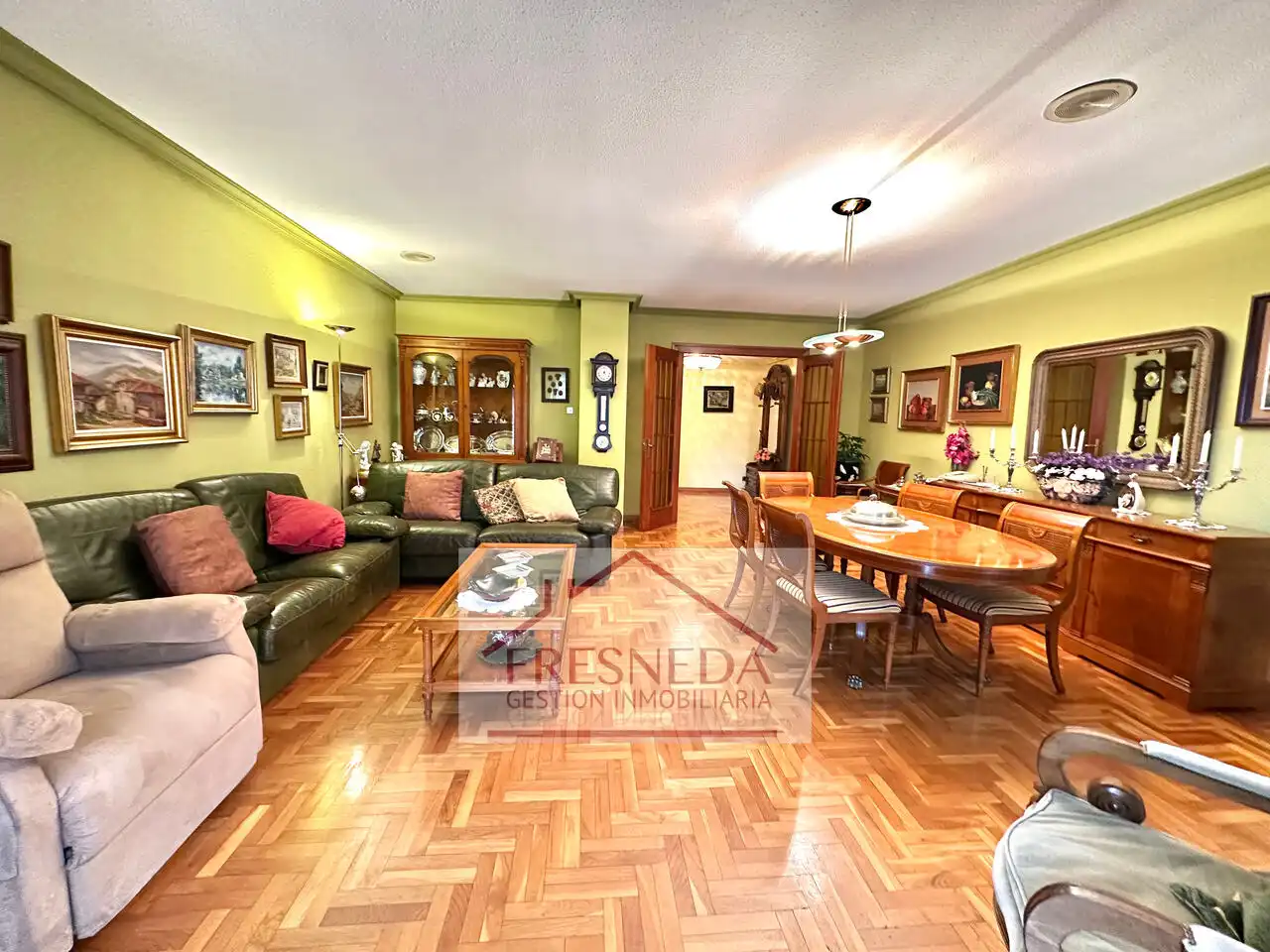 Sala de estar de Piso en venta en Oviedo  con Calefacción, Terraza y Trastero