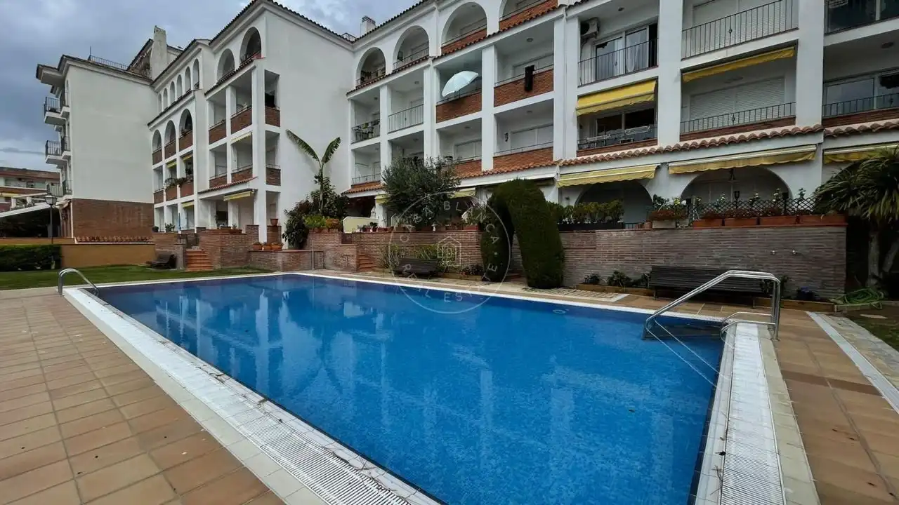 Appartamento con piscina in vendita a Fenals
