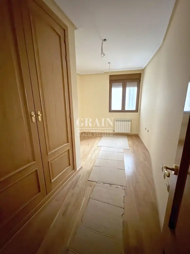 Flat with terrace for sale in Ensanche - Franciscanos, imagen 3