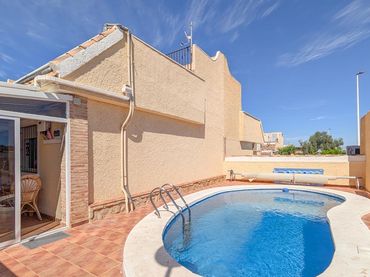 House with pool for sale in Avenida del Carabasí