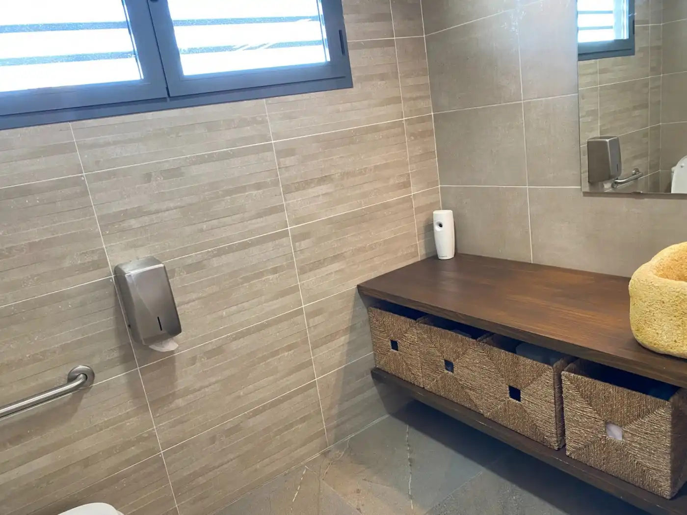 Bathroom of Office for rent in Murcia  with Air Conditioner