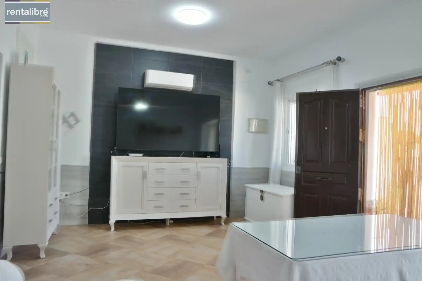 Sala de estar de Casa adosada en venta en Chipiona con Aire acondicionado, Calefacción y Terraza