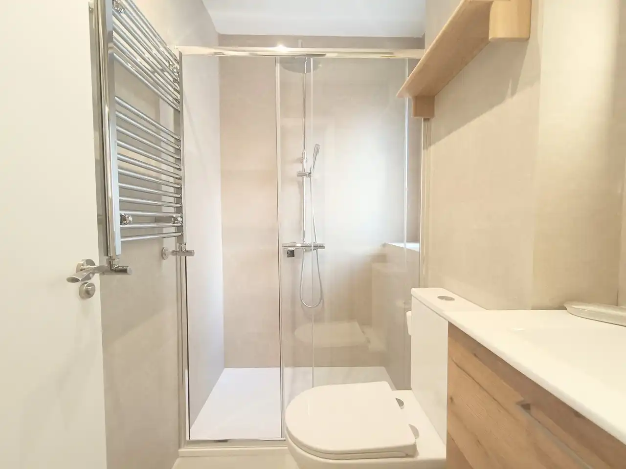 Badezimmer von Wohnung zur Miete in Madrid mit Klimaanlage, Heizung und Möbliert