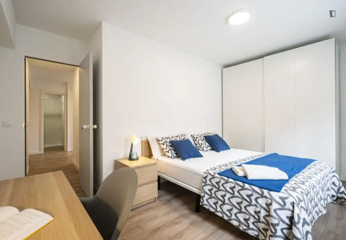 Dormitori de Apartament de lloguer en Madrid amb Calefacció, Moblat i Forn