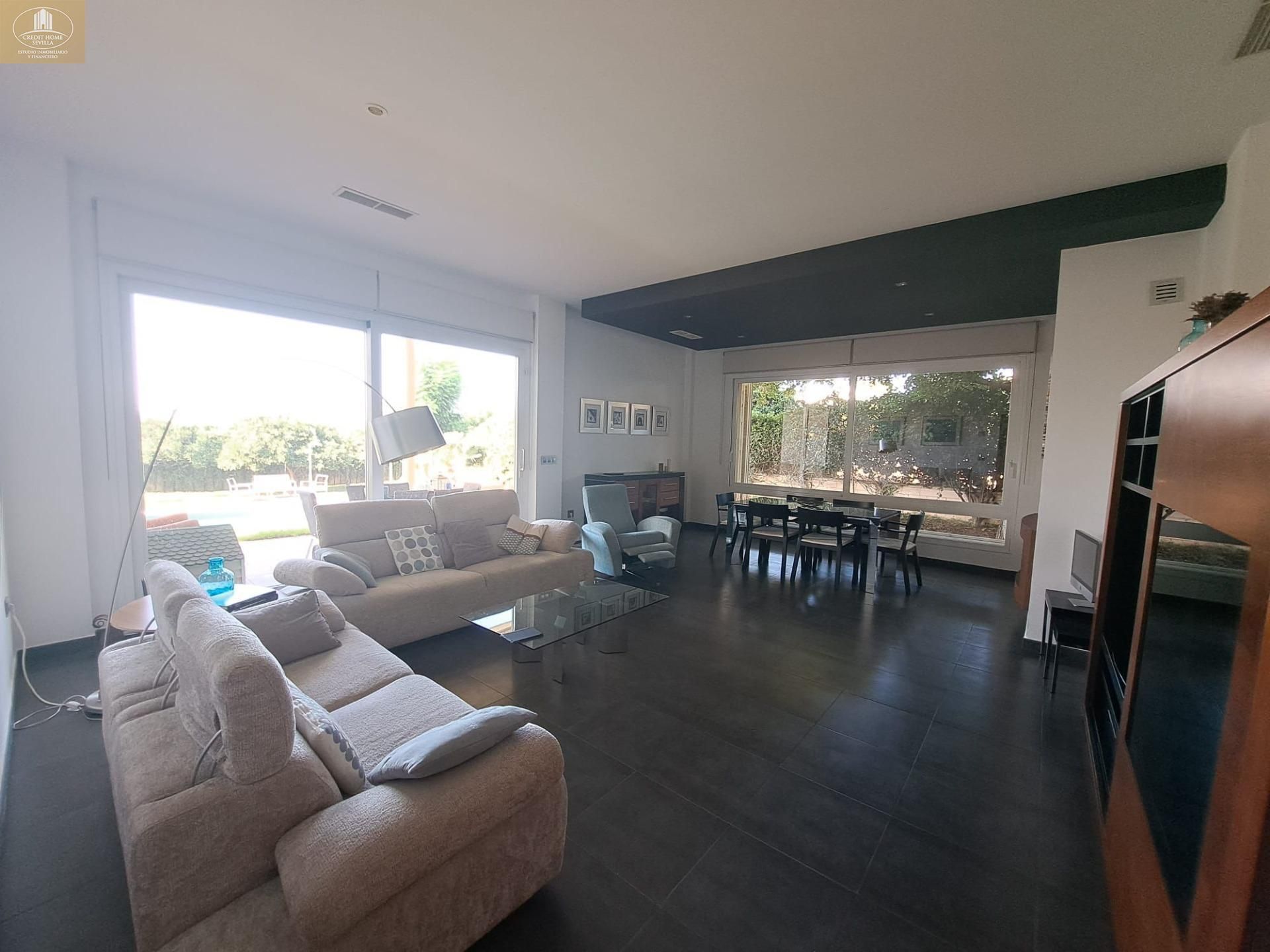 Living room of House or chalet for sale in Mairena del Aljarafe  with Air Conditioner, Private garden and Terrace
