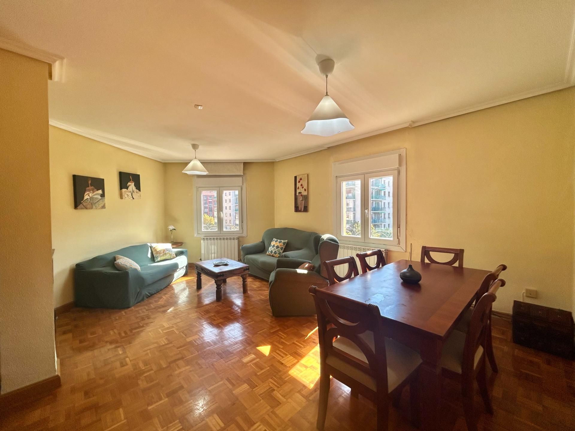 Living room of Flat for sale in  Pamplona / Iruña  with Heating and Parquet flooring
