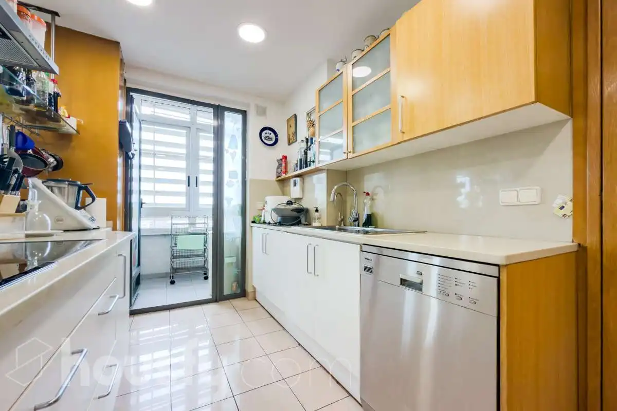 Cocina de Piso en venta en Barcelona con Aire acondicionado, Calefacción y Jardín privado