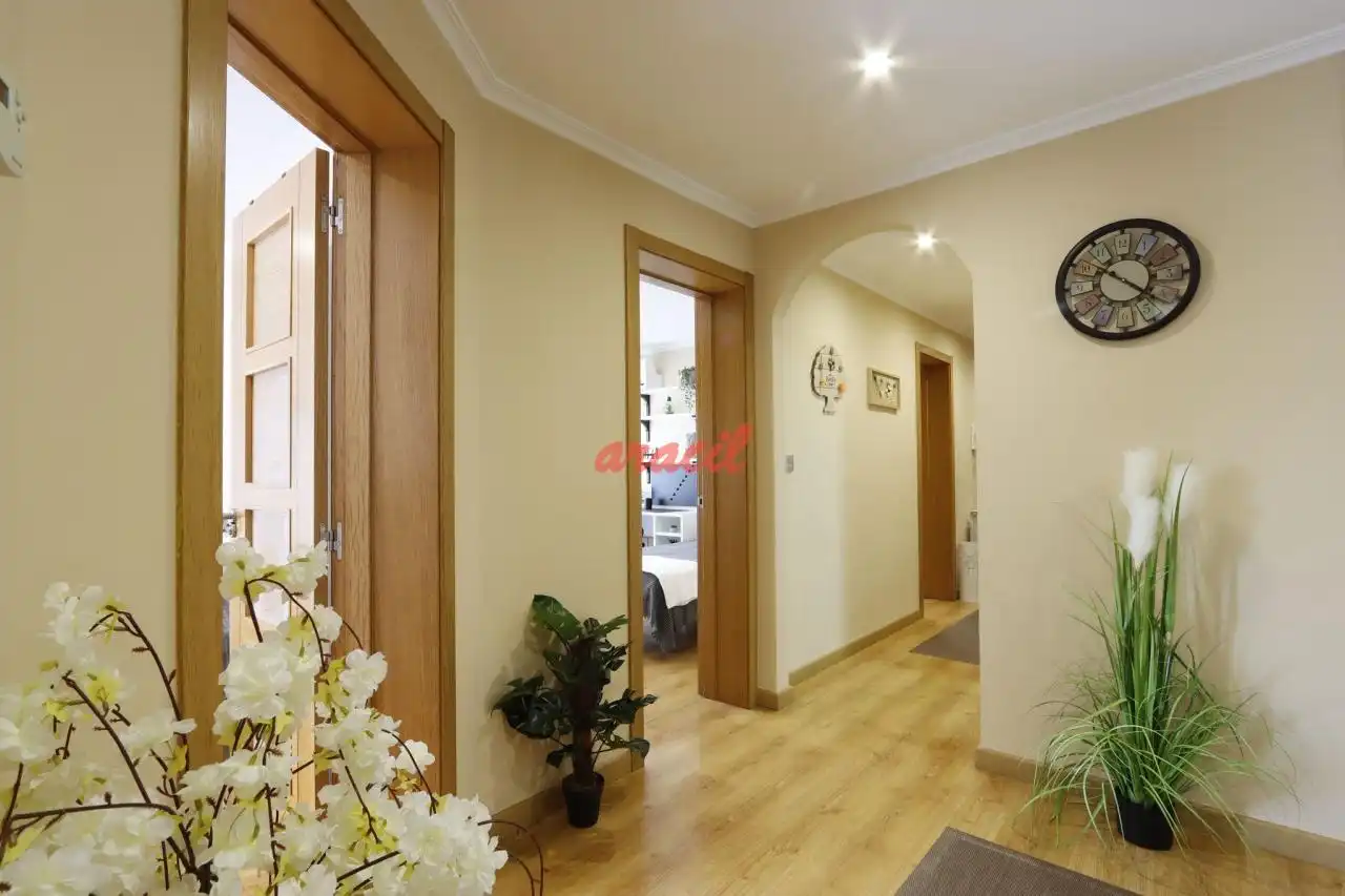 Piso en venta en Ourense Capital  con Calefacción, Trastero y Amueblado