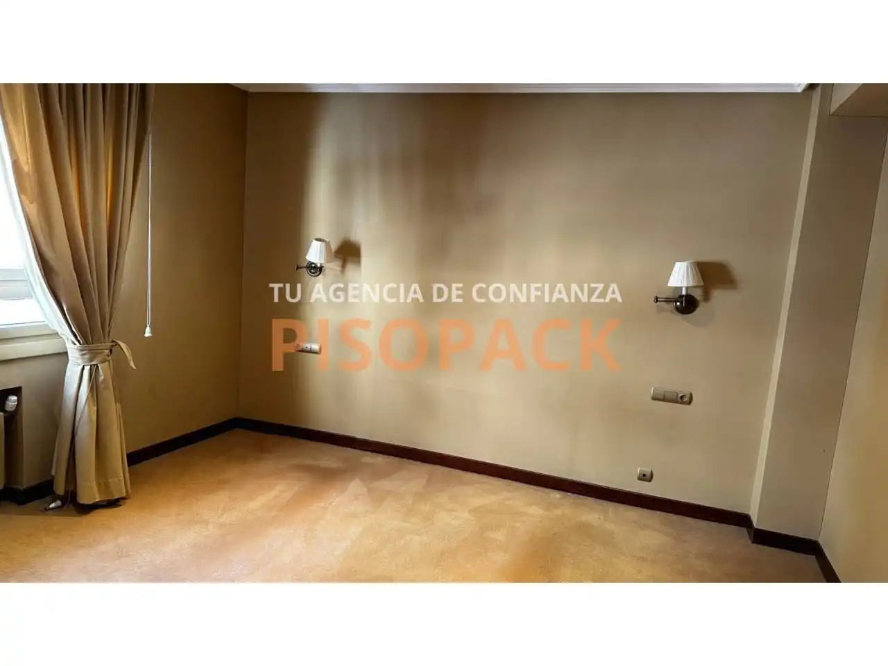 Piso en venta en  Pamplona / Iruña con Calefacción, Terraza y Balcón